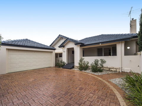 Luxury Federation Style Home - Sleeps 10 - Accommodation Port Hedland 18
