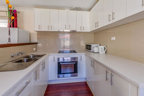 Brilliant, Neat, Convenient, Family-friendly House - Accommodation Port Hedland 5