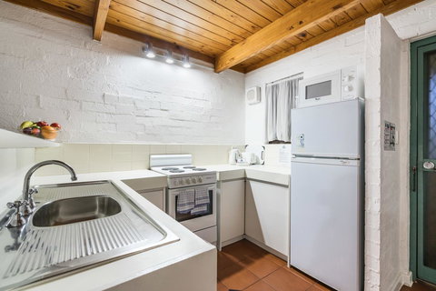 Cottesloe Beach Chalets - Accommodation Port Hedland 34