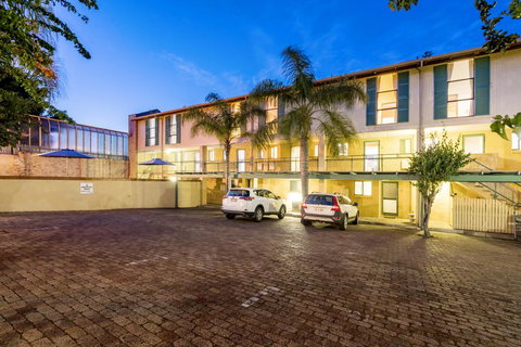 Cottesloe Beach Chalets - Accommodation Port Hedland 9