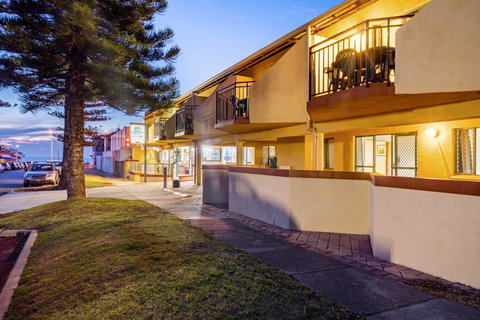 Cottesloe Beach Chalets - Accommodation Port Hedland 4