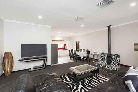 Big House Heated Pool 11 Beds Como / South Perth / Applecross - Accommodation Port Hedland 2