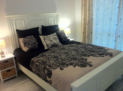 Applegate Lane Chalet - Accommodation Port Hedland 9