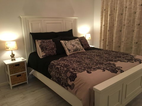 Applegate Lane Chalet - Accommodation Port Hedland 8