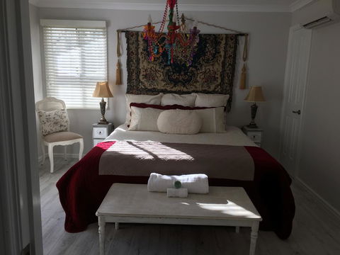 Applegate Lane Chalet - Accommodation Port Hedland 7