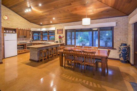 53 Martina Drive - Accommodation Port Hedland 16