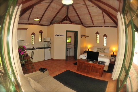 Waterfall Cottages - Accommodation Port Hedland 20