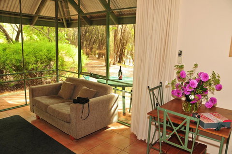 Waterfall Cottages - Accommodation Port Hedland 10