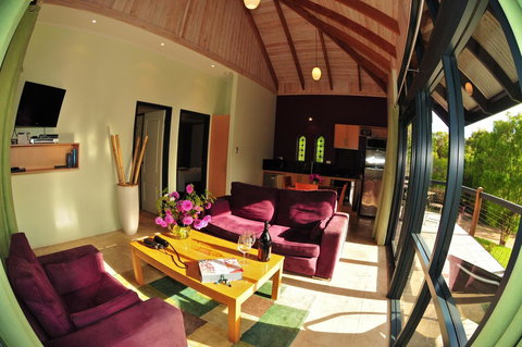 Waterfall Cottages - Accommodation Port Hedland 12