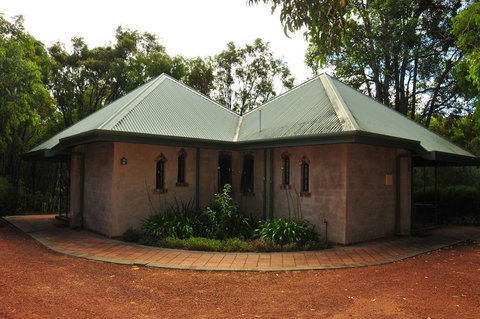 Waterfall Cottages - Accommodation Port Hedland 23