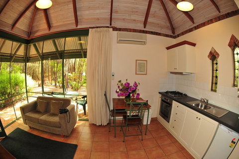Waterfall Cottages - Accommodation Port Hedland 18