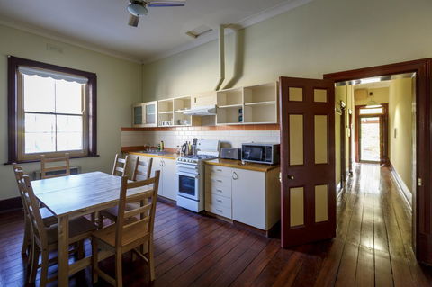 Fremantle Colonial Cottages - Accommodation Port Hedland 11