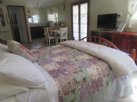 Di's Cabin In Dwellingup - Accommodation Port Hedland 11
