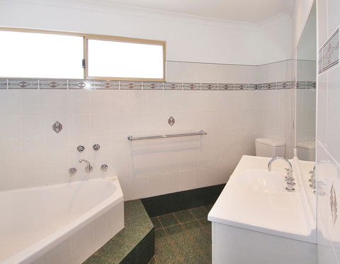 Searenity - Accommodation Port Hedland 5
