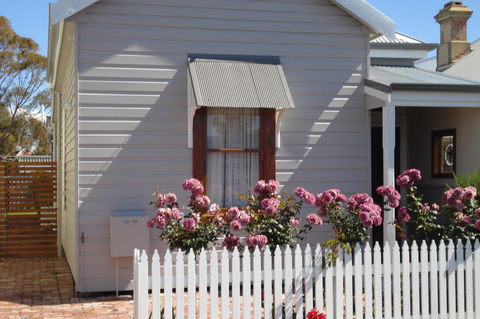 Bluebird Cottage - Accommodation Port Hedland 0