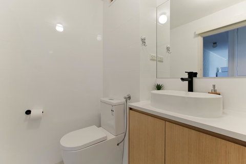 SEA BREEZE â€“ Between Cottesloe Beach & Swan River - Accommodation Port Hedland 3