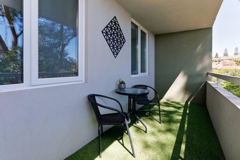 SEA BREEZE â€“ Between Cottesloe Beach & Swan River - Accommodation Port Hedland 12