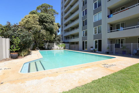 SEA BREEZE â€“ Between Cottesloe Beach & Swan River - Accommodation Port Hedland 4