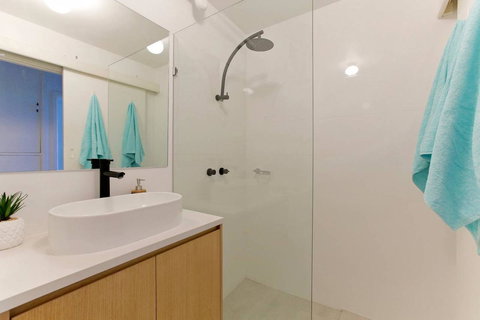 SEA BREEZE â€“ Between Cottesloe Beach & Swan River - Accommodation Port Hedland 11