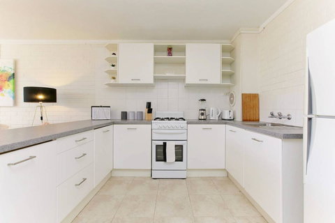 SEA BREEZE â€“ Between Cottesloe Beach & Swan River - Accommodation Port Hedland 15