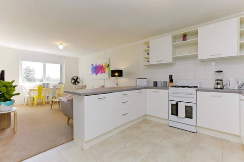 SEA BREEZE â€“ Between Cottesloe Beach & Swan River - Accommodation Port Hedland 7