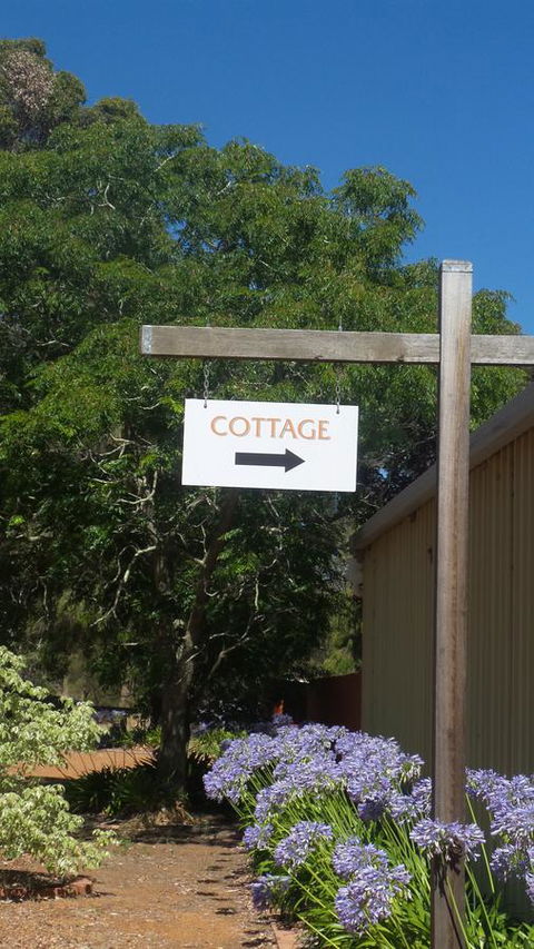 Windfall Estate Vineyard Cottage - Accommodation Port Hedland 14