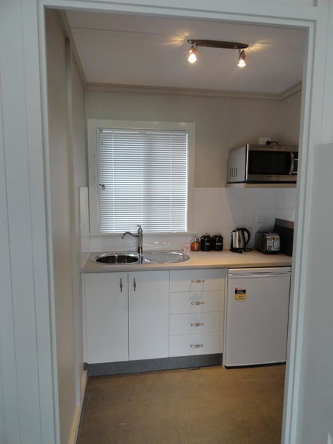 Windfall Estate Vineyard Cottage - Accommodation Port Hedland 5