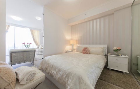 Perth Luxury City Apartment- Free Parking - Accommodation Port Hedland 4