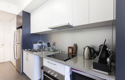 Perth Luxury City Apartment- Free Parking - Accommodation Port Hedland 3