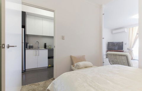 Perth Luxury City Apartment- Free Parking - Accommodation Port Hedland 8