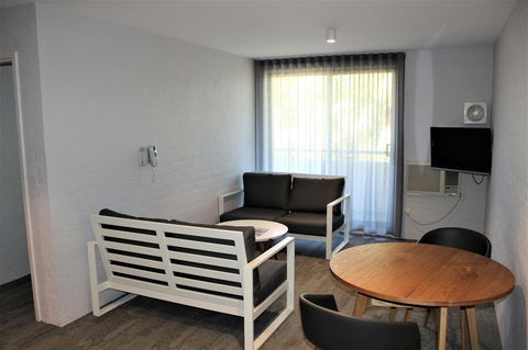 Atrium Hotel Mandurah - Accommodation Port Hedland 4