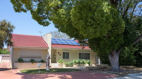 Susan Yong's Studio - Accommodation Port Hedland 0