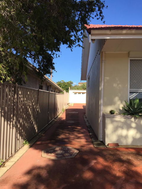 Susan Yong's Studio - Accommodation Port Hedland 1