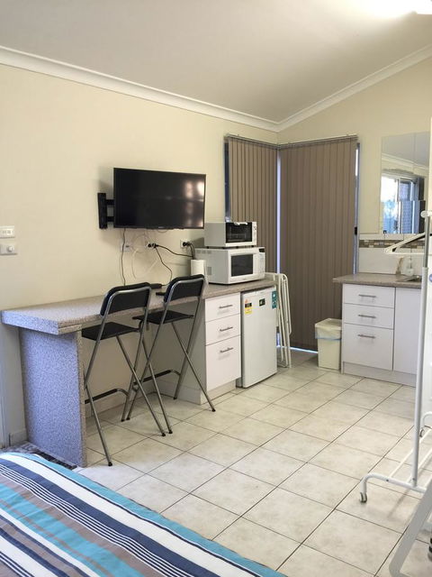 Susan Yong's Studio - Accommodation Port Hedland 9