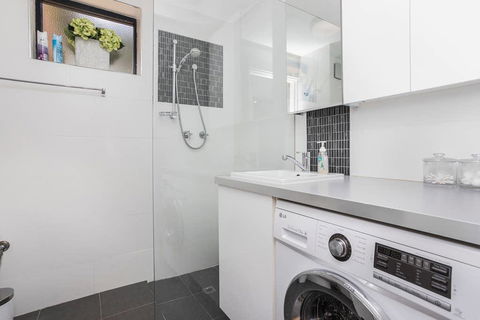 Gorgeous 26 1 Bed Designer Fitout Perfect Location - Accommodation Port Hedland 36