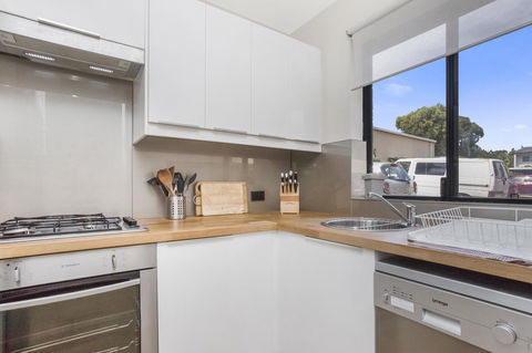Gorgeous 26 1 Bed Designer Fitout Perfect Location - Accommodation Port Hedland 9
