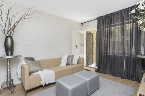 Gorgeous 26 1 Bed Designer Fitout Perfect Location - Accommodation Port Hedland 8