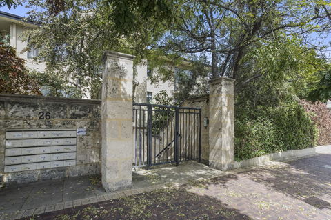 Gorgeous 26 1 Bed Designer Fitout Perfect Location - Accommodation Port Hedland 30