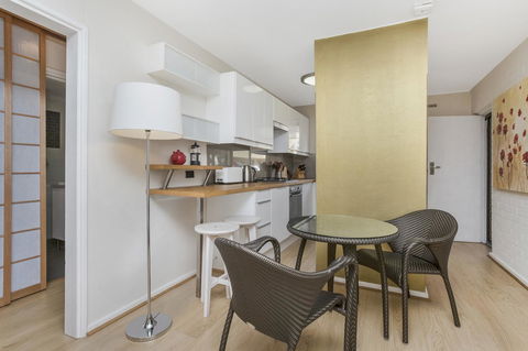 Gorgeous 26 1 Bed Designer Fitout Perfect Location - Accommodation Port Hedland 12