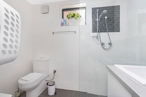 Gorgeous 26 1 Bed Designer Fitout Perfect Location - Accommodation Port Hedland 42