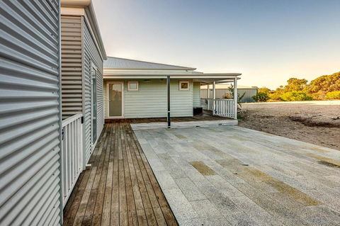 Blue Sky Escapes The Lookout Lancelin - Accommodation Port Hedland 2