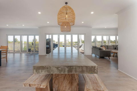 Blue Sky Escapes The Lookout Lancelin - Accommodation Port Hedland 34