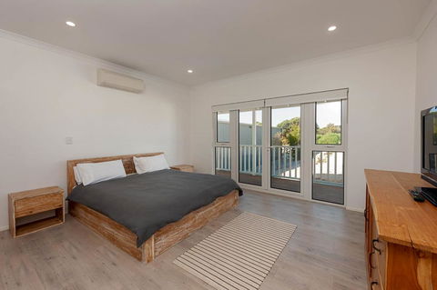 Blue Sky Escapes The Lookout Lancelin - Accommodation Port Hedland 6