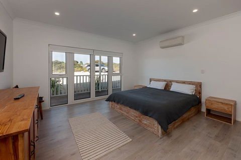 Blue Sky Escapes The Lookout Lancelin - Accommodation Port Hedland 33