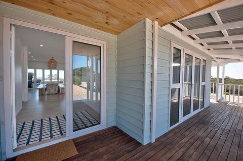Blue Sky Escapes The Lookout Lancelin - Accommodation Port Hedland 8