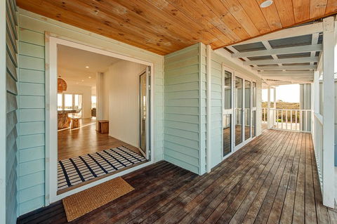 Blue Sky Escapes The Lookout Lancelin - Accommodation Port Hedland 4