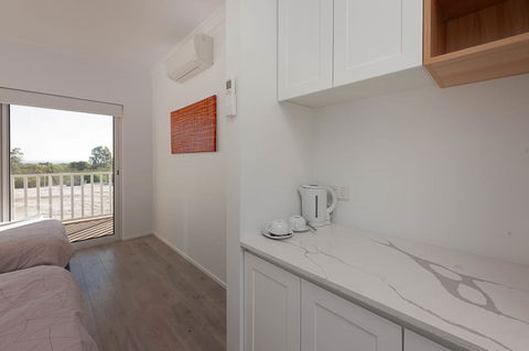 Blue Sky Escapes The Lookout Lancelin - Accommodation Port Hedland 35