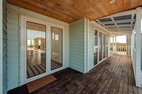 Blue Sky Escapes The Lookout Lancelin - Accommodation Port Hedland 18