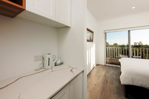 Blue Sky Escapes The Lookout Lancelin - Accommodation Port Hedland 21