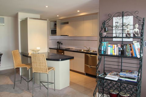 Scarborough - Oceanview 2 Bed, 2 Bathroom Apartment - Accommodation Port Hedland 11